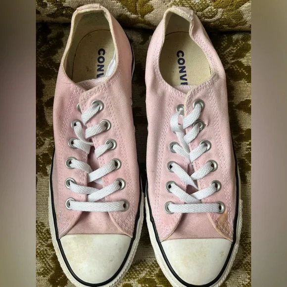 Light Pink Converse low tops - Picture 4 of 5